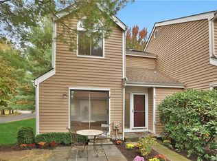 36 Rambling Brook Rd, Chappaqua, NY 10514