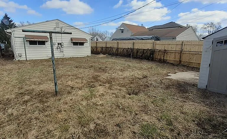23911 Methuen Ave — Photo 8