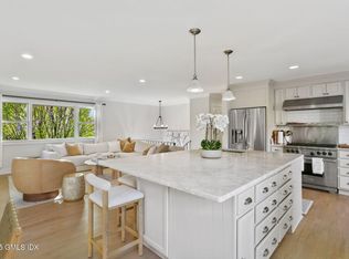 6 Meadowbank Rd, Old Greenwich, CT 06870