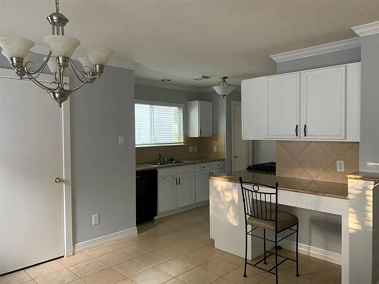 3923 Carriage Park Row — Photo 7