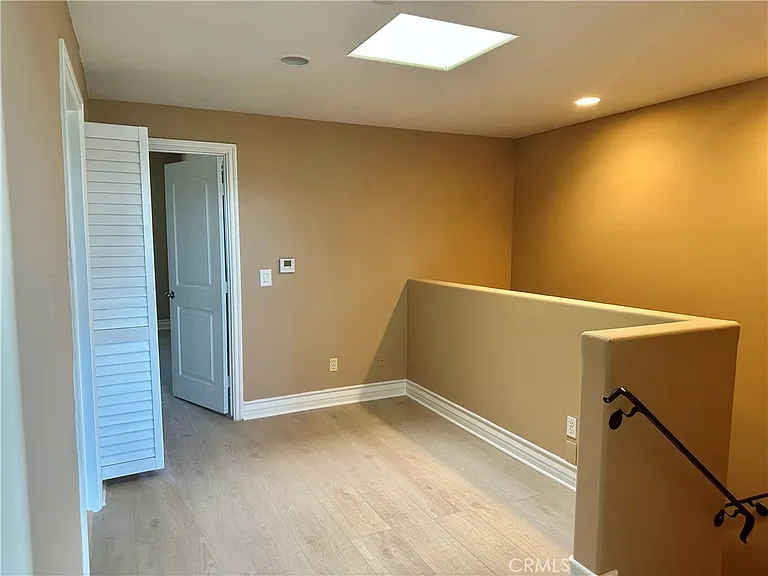 5555 Carpenter Ave #4 — Photo 13