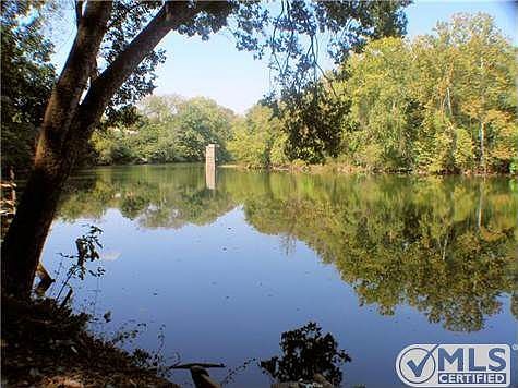 2nd image of 601 Riverview Dr