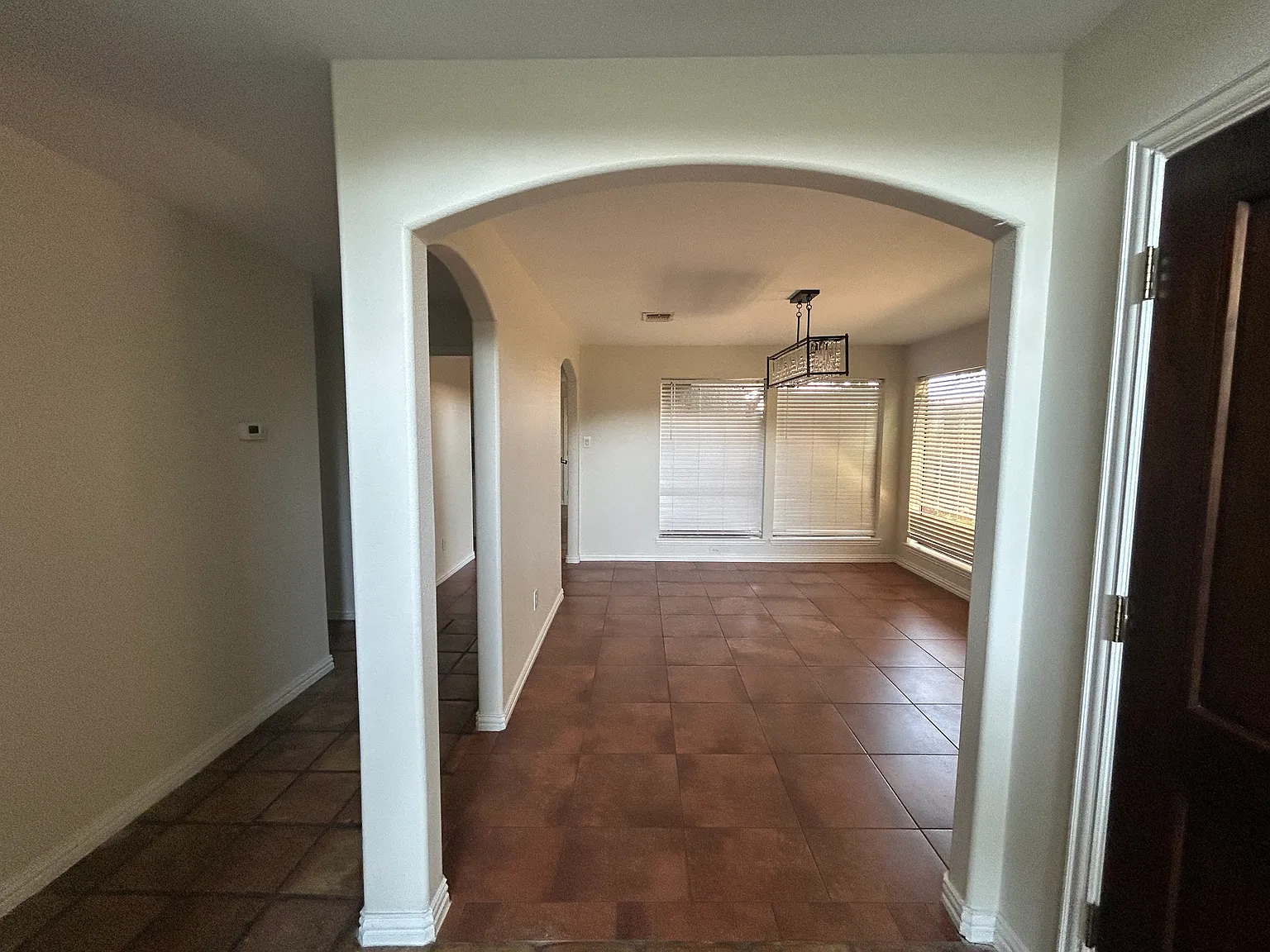 4 bed, 2.5 bath, 2680 sqft, $3,100 — Photo 4