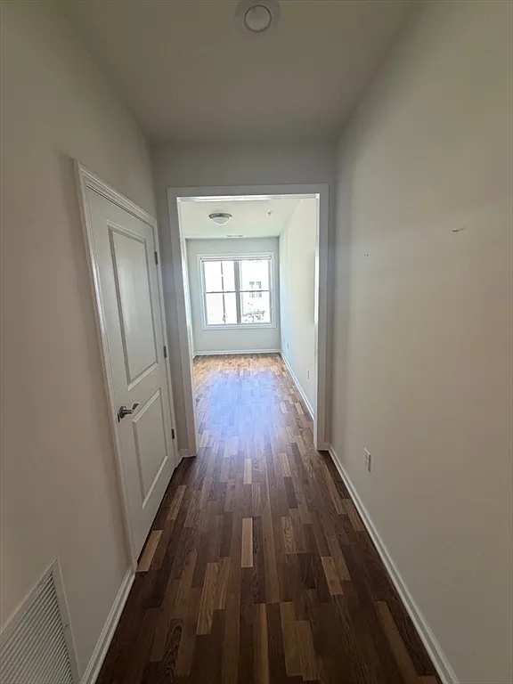 2 bed, 2.0 bath, 1470 sqft, $3,400 — Photo 2