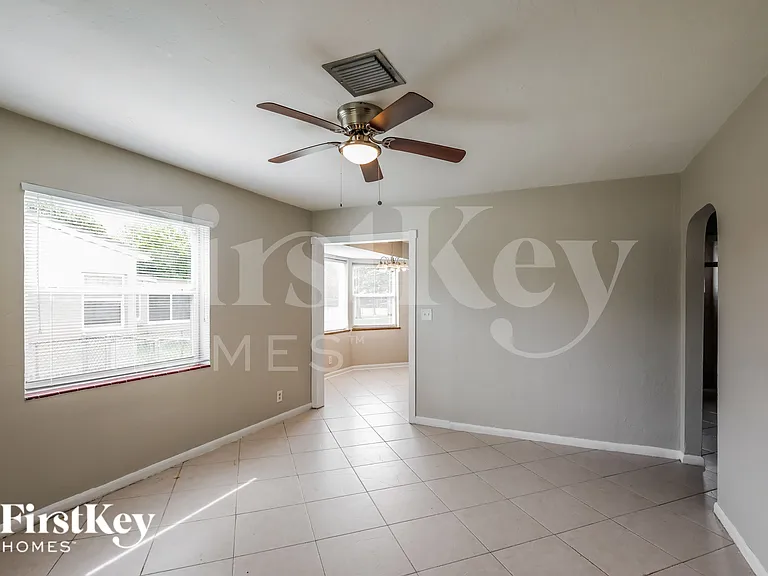 2839 Washington St — Photo 3
