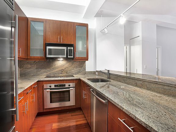 3rd image of 80 John St APT 8B