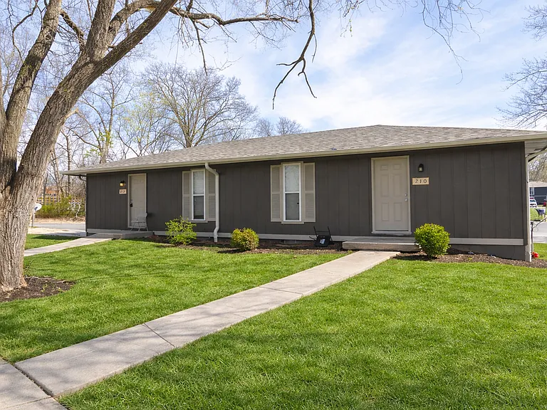 210 Wheaton Ct — Photo 1