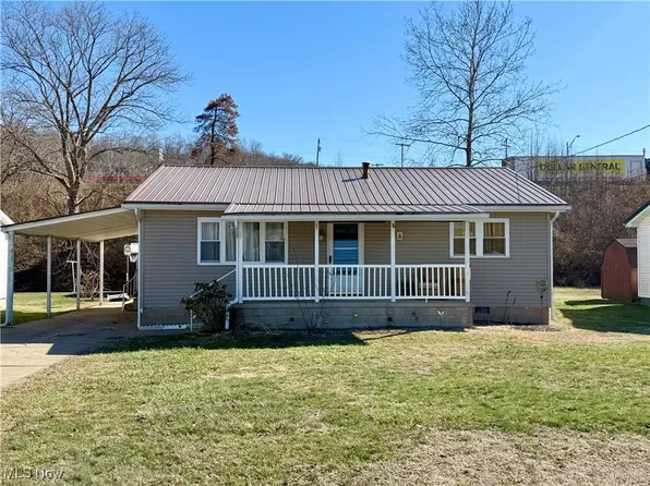 1104 Maple St, Saint Marys, WV 26170