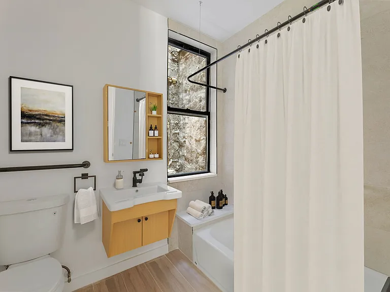 2111 Regent Pl #1R — Photo 6
