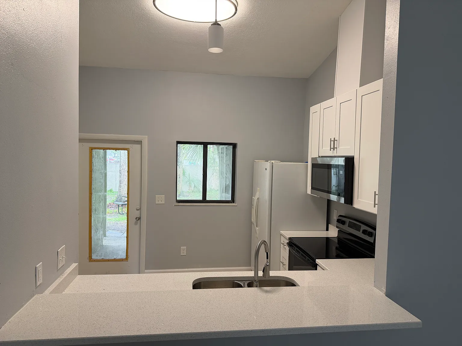 2 bed, 924 sqft, $2,000 — Photo 4