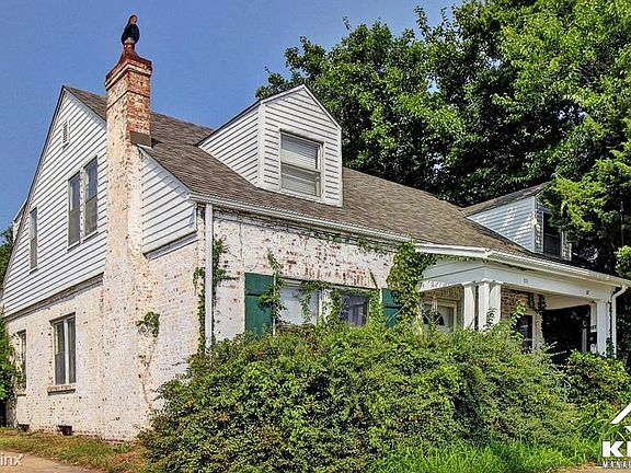 Exterior, Front [Angle]