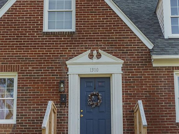 2nd image of 1310 Saint Cloud Ave