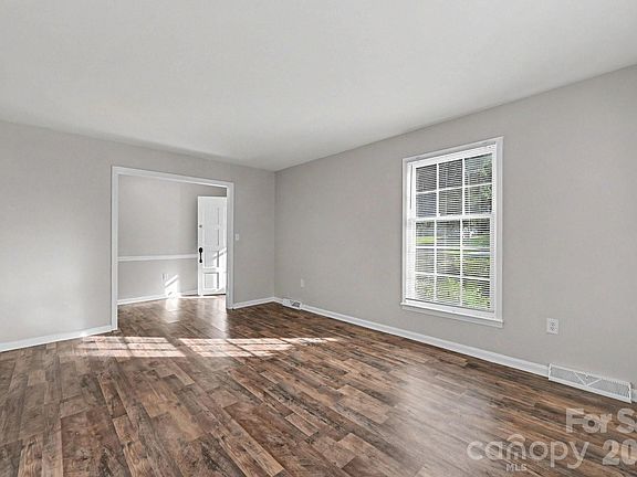 4th image of 2726 Meadowcliff Dr