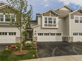 527 Pershing Ct, Inverness, IL 60010