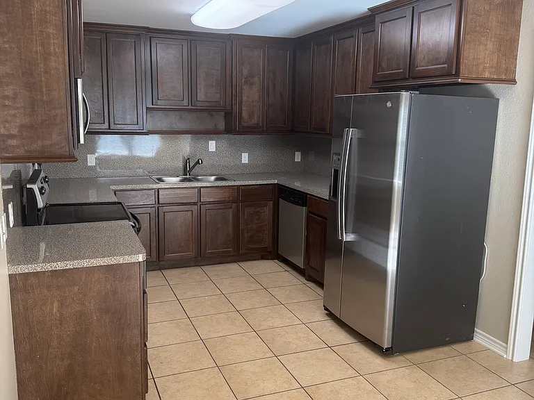 411 E Wells St — Photo 2