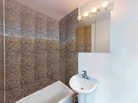 5th image of 520 E 11th St APT 27