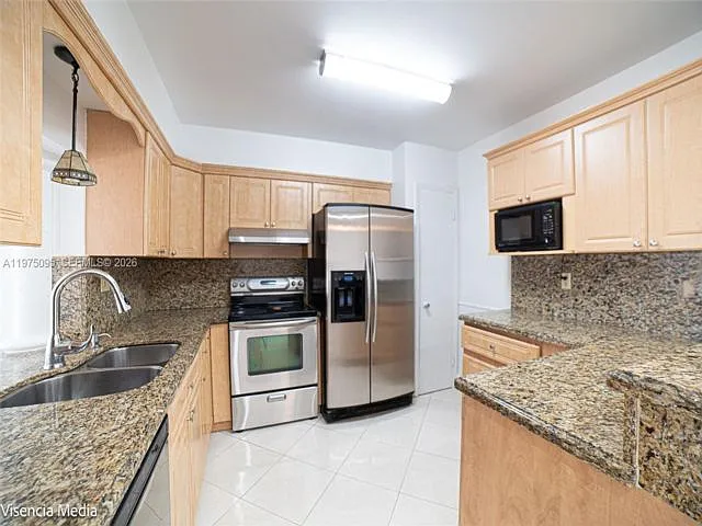 783 W 78th St — Photo 18