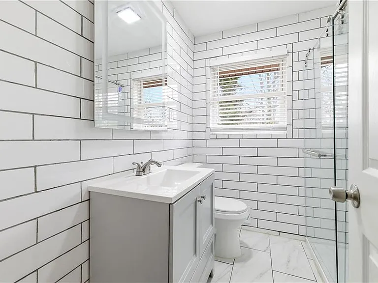 2176 Riverside Dr — Photo 17