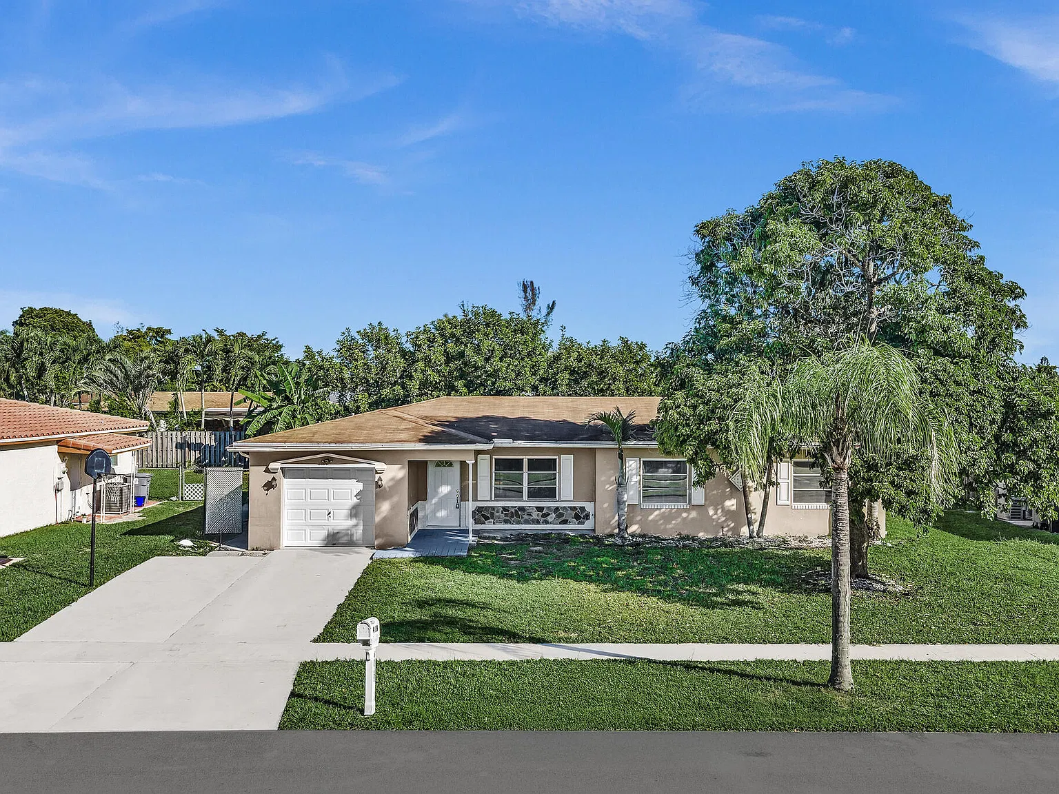 3 bed, 2.0 bath, 1356 sqft, $3,750 — Photo 1