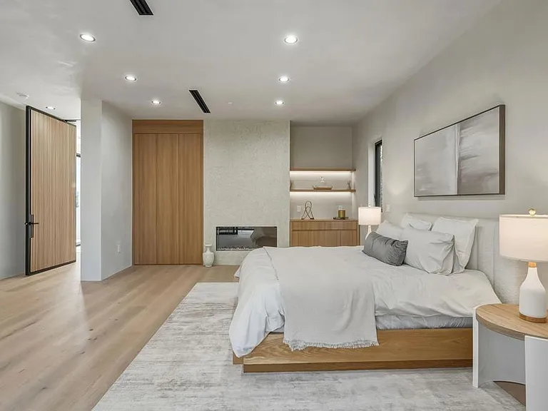 824 N Curson Ave — Photo 23