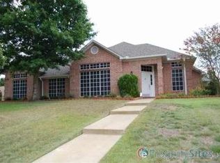 1300 Oakwood Ln, Kilgore, TX 75662