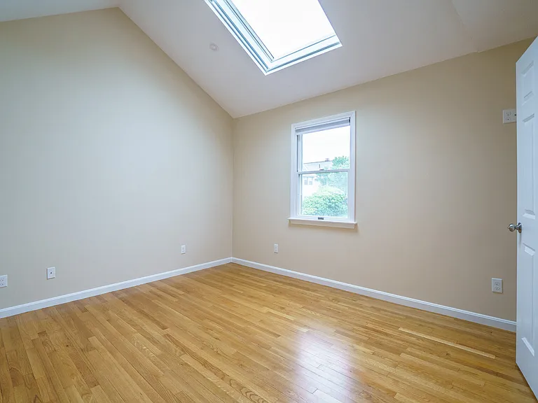 300 Adams St — Photo 20