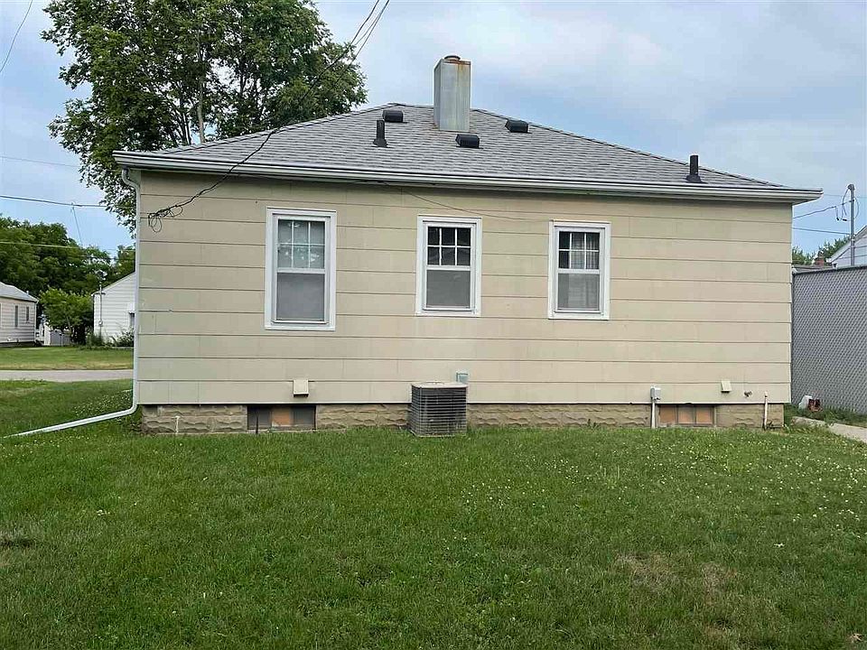 2nd image of 921 Adrian St