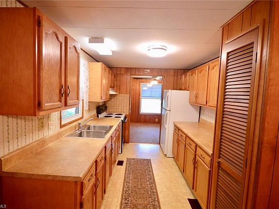 4th image of 15 Sunrise Blvd #15