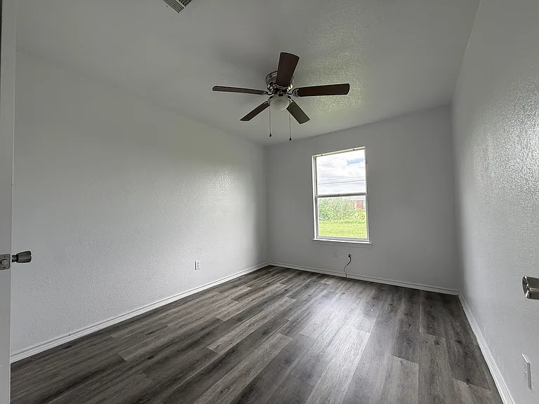 1604 Benttree Dr #B — Photo 6
