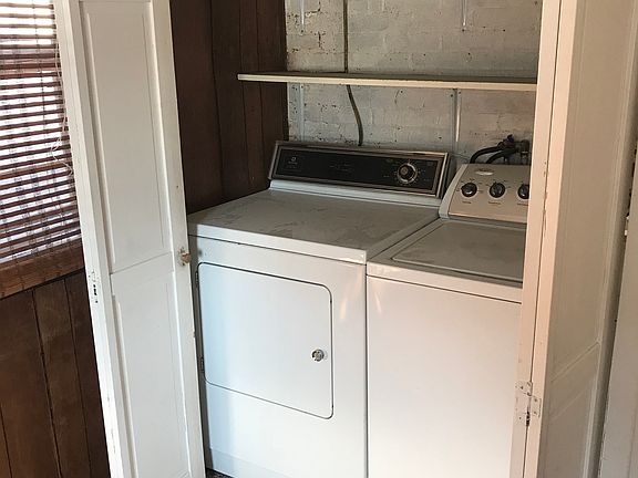 washer and dryer included