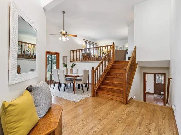 1563 Sherwood Ct, Eagan, MN 55122