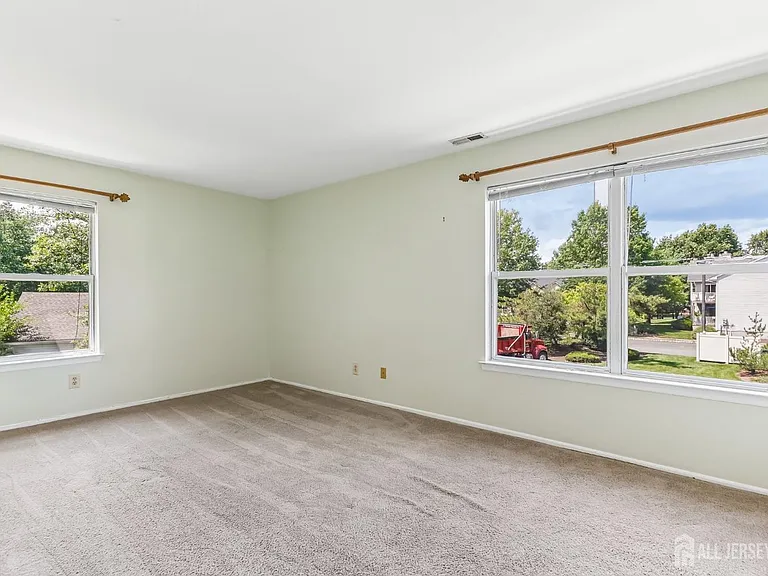 4 Chelsea Dr — Photo 15