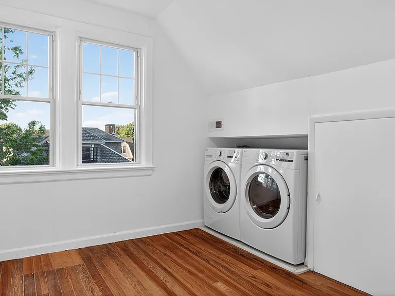 42 Duer Pl #3 — Photo 10