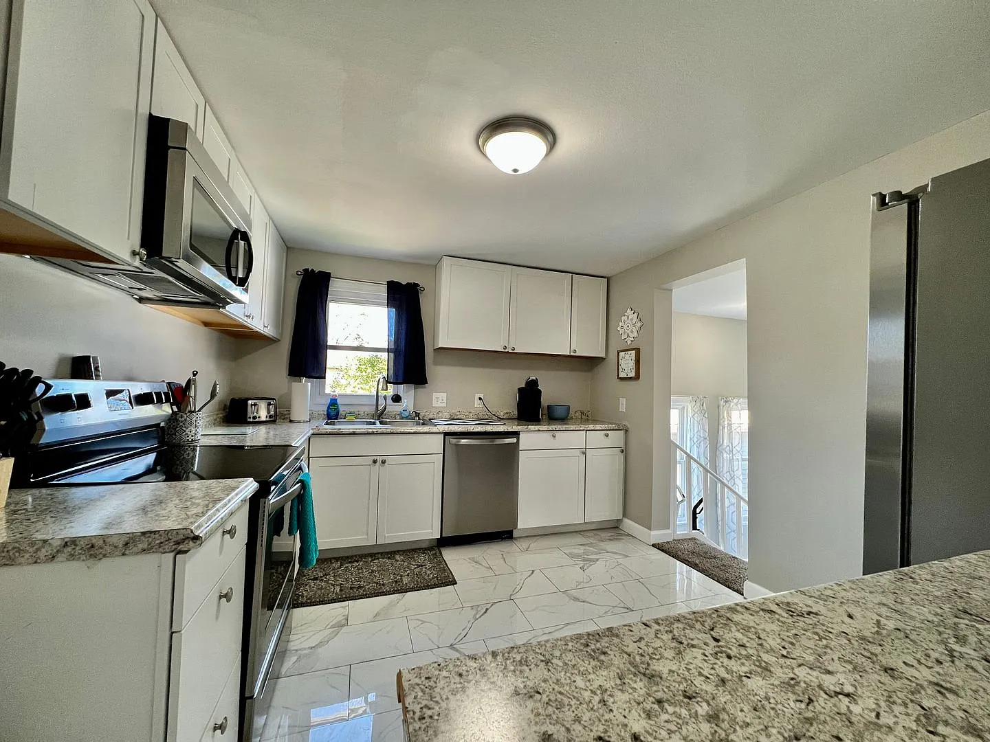 Beautiful 4 BDR Home - Near I-75 — Photo 4