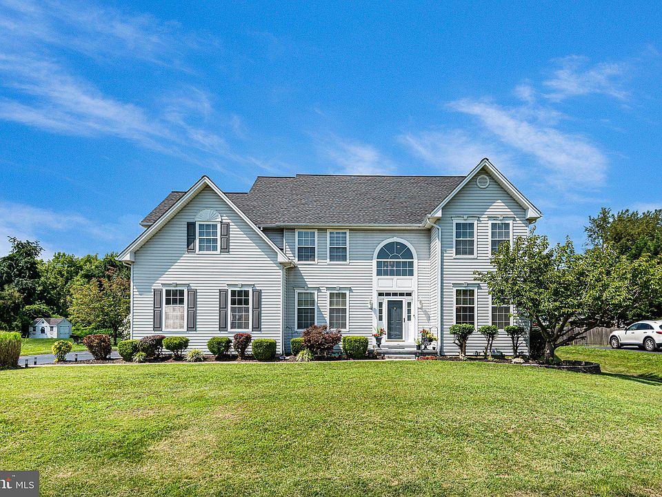 1st image of 328 Meadow Glen Dr