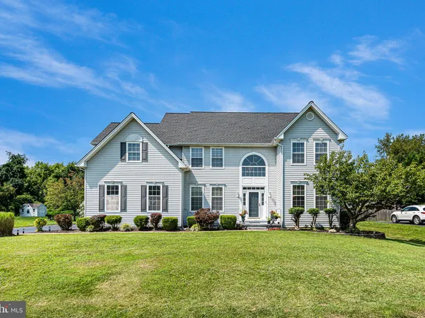 328 Meadow Glen Dr, Bear, DE 19701
