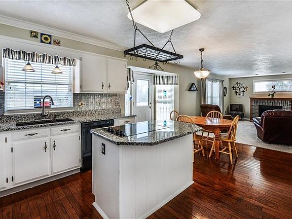 5th image of 104 Aberdeen Dr