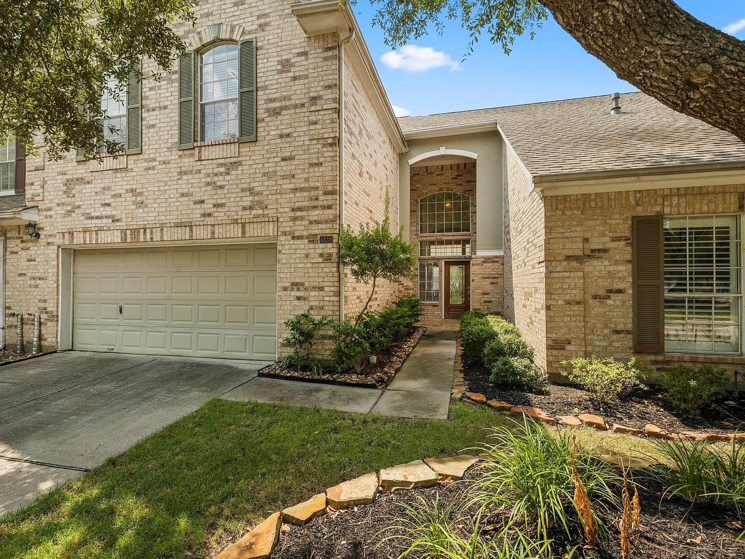 3 bed, 2.5 bath, 2131 sqft, $2,600 — Photo 2