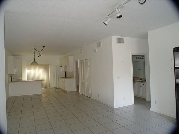 4th image of 911 Hillcrest Ct APT 123