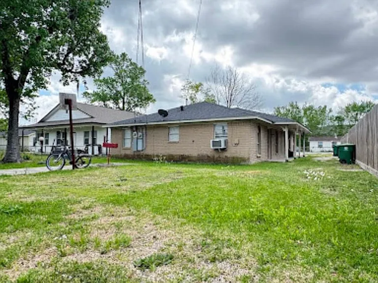 9325 Kentshire Dr #B — Photo 12