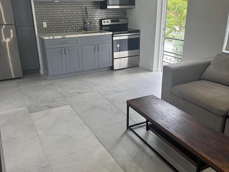 2201 Greene St #5 — Photo 3