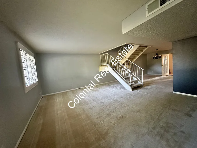 1281 Colonial Pkwy — Photo 2