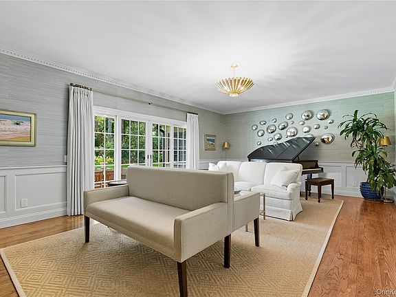 5th image of 10 Middle Hollow Road