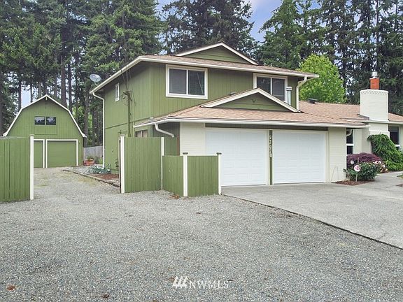 Plenty of parking for all your Toys ! No HOA>