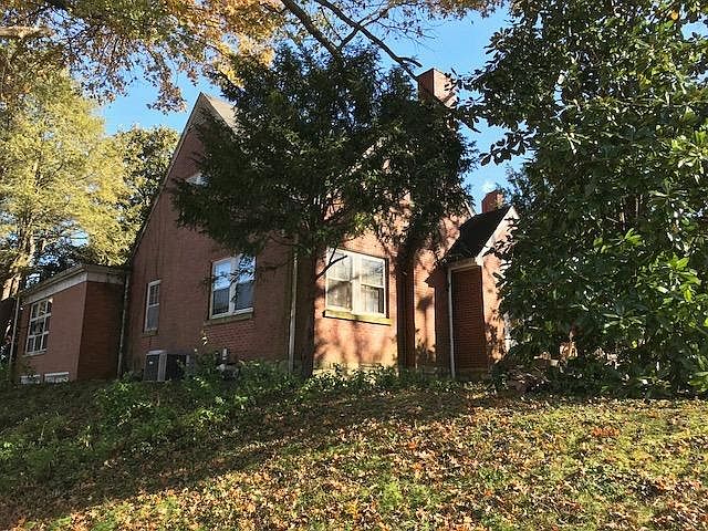2nd image of 303 Cochran Rd