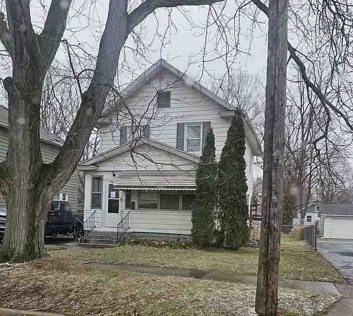 1st image of 746 Douglas St