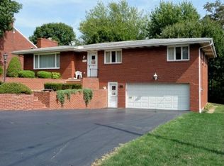 247 Oakcrest Ln, Pittsburgh, PA