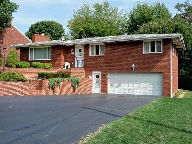 247 Oakcrest Ln photo 1