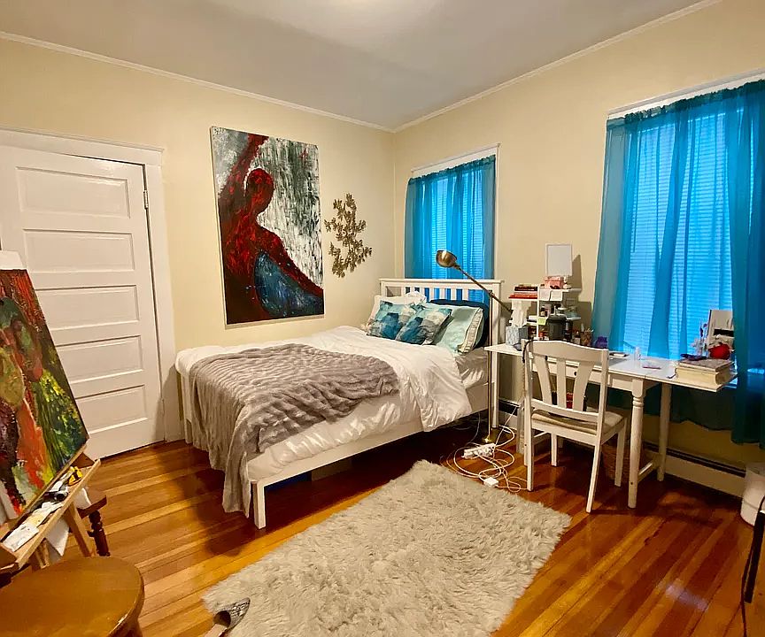 2nd image of 1840 Commonwealth Ave S