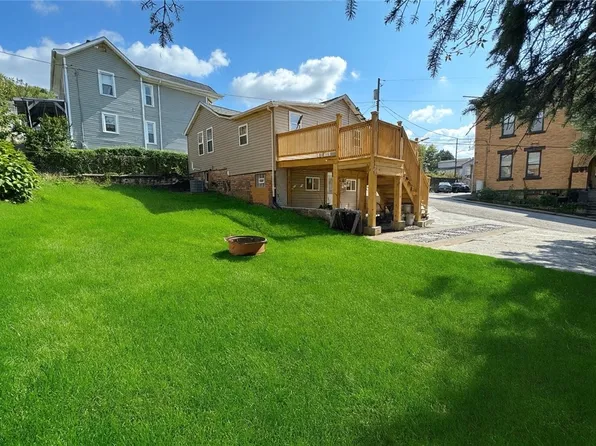 499 10th St, Freedom, PA 15042